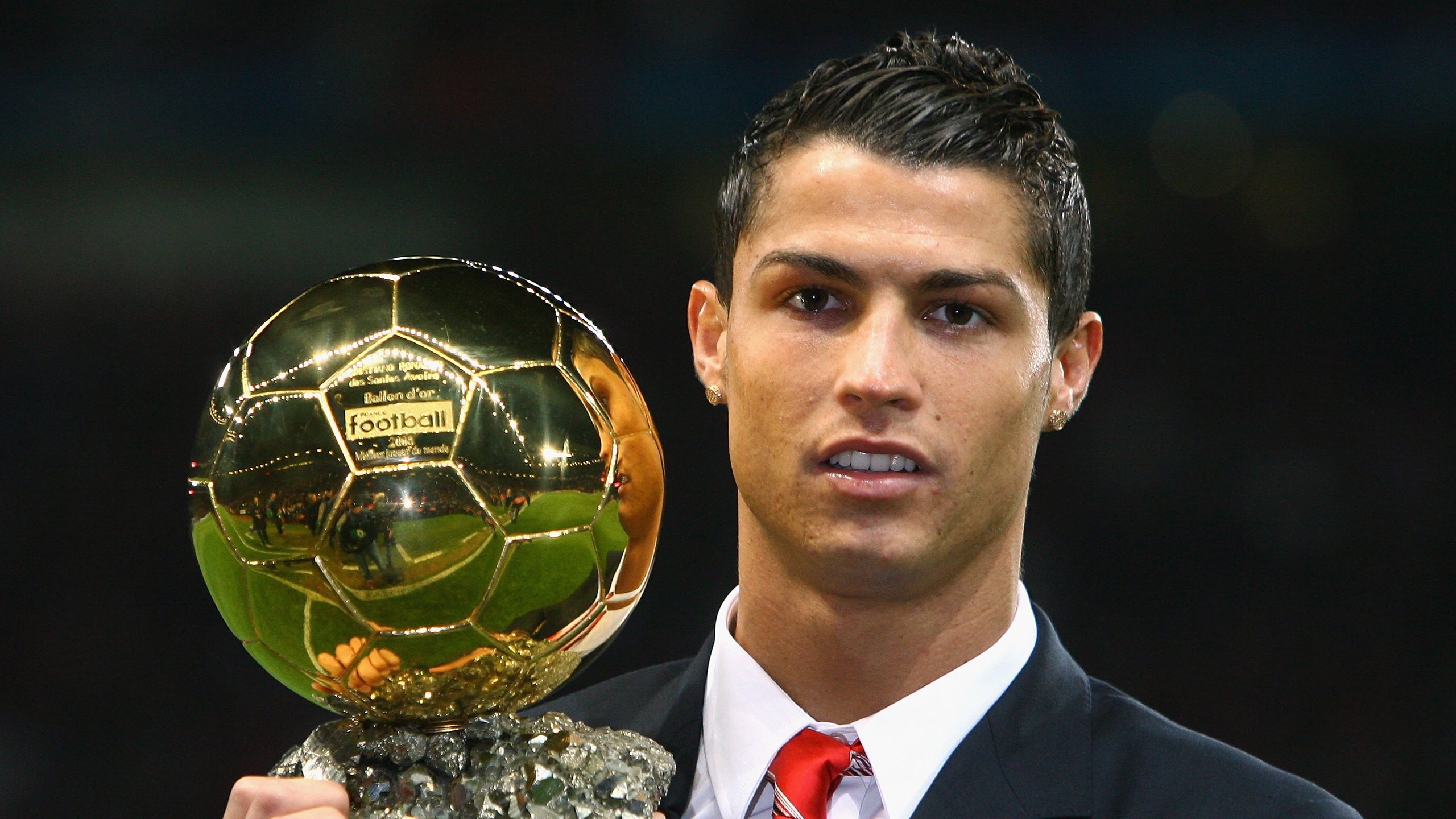 “中国足球产业持续优化,吸引更多投资和合作”,中国足球产业发展现状